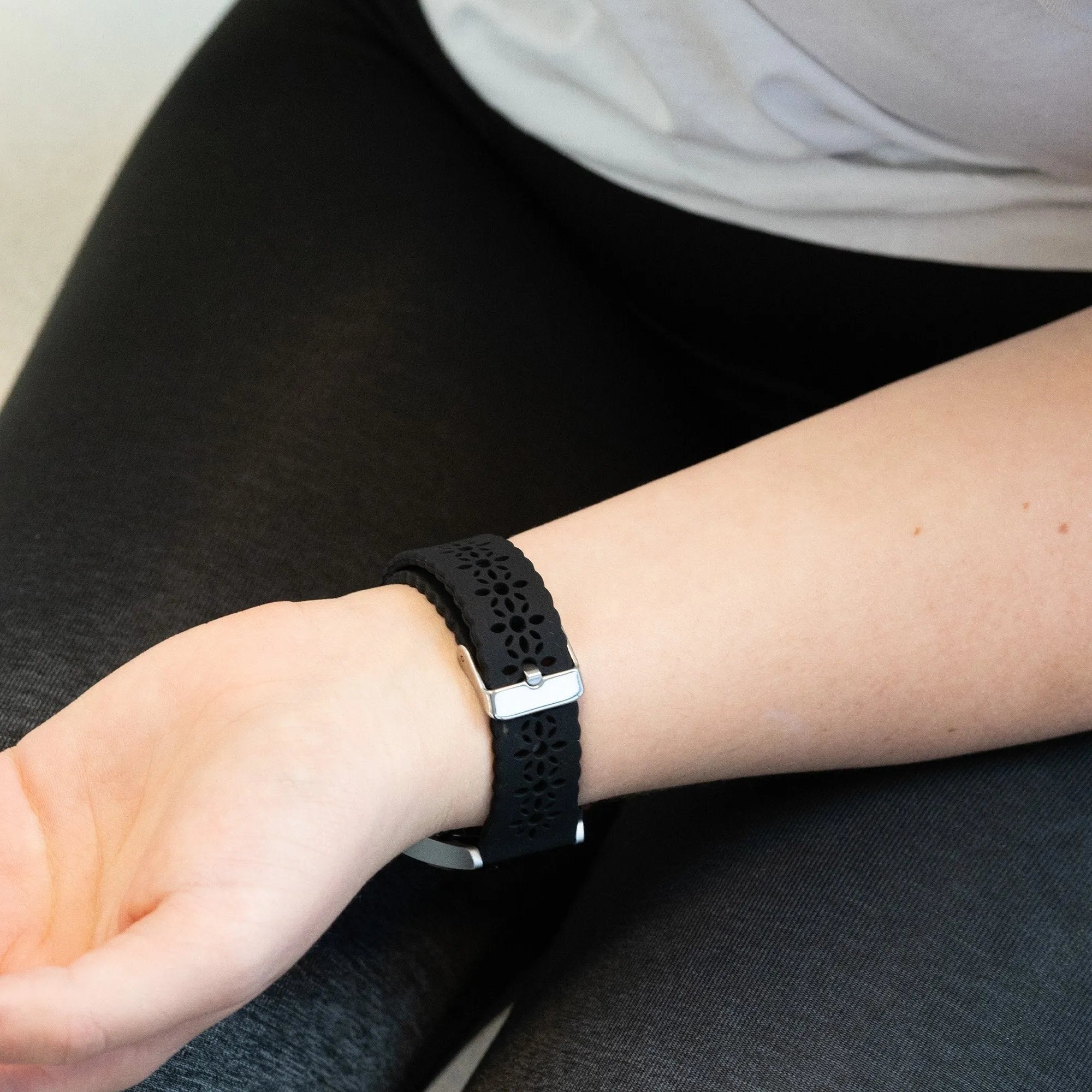 Bandz Coros Apex 2 Silikonarmband mit Muster (Schwarz)