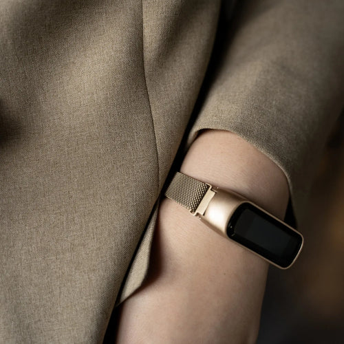 Milanese Strap, champagne, lifestyle photo