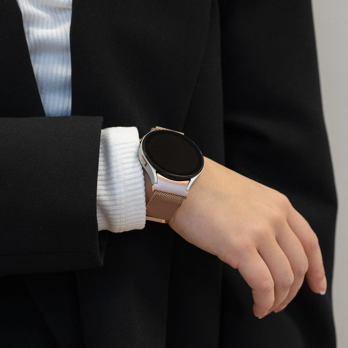 Milanese Loop Strap, champagne, lifestyle photo