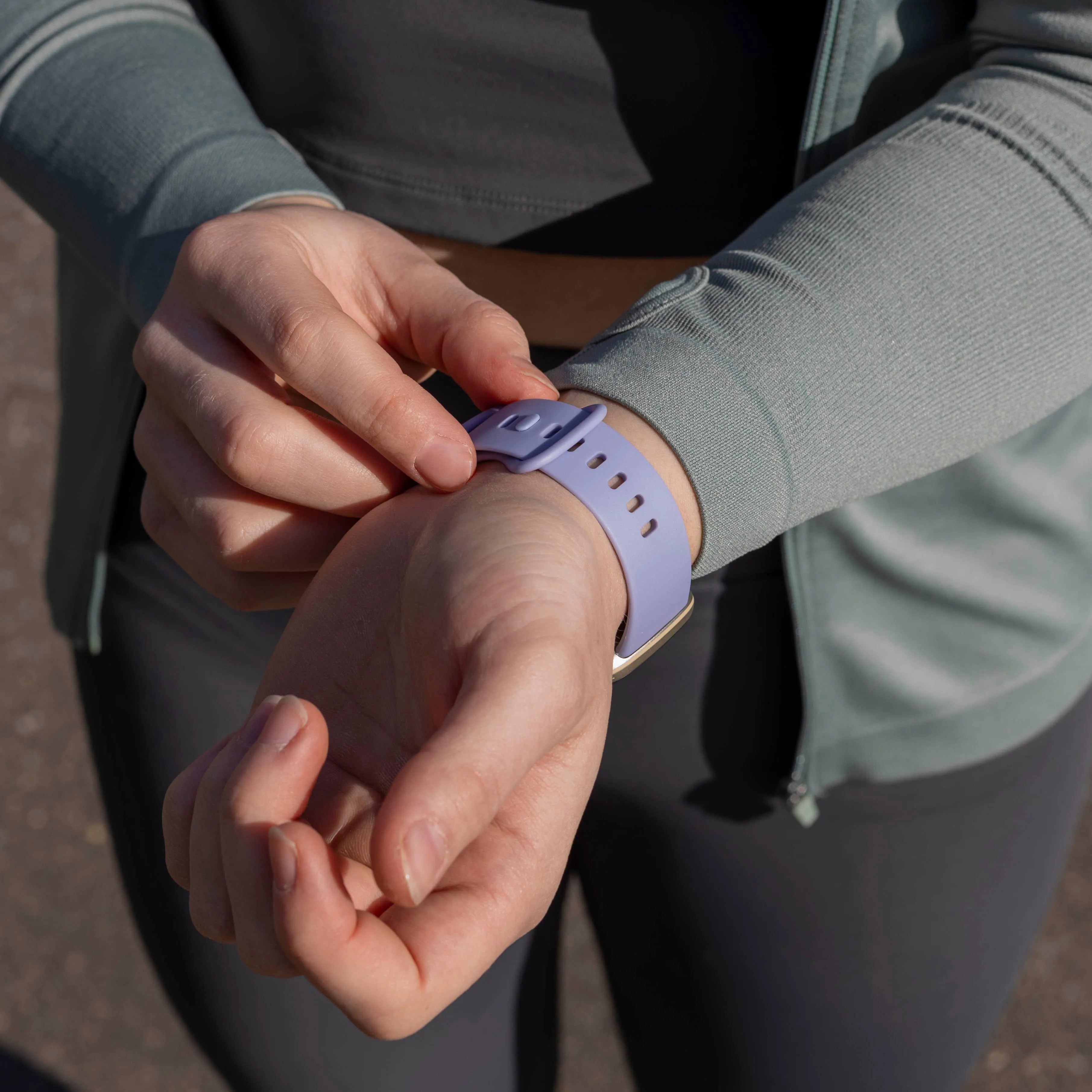 Fitbit Versa 3 Silikonarmband Classic (Lavendel)