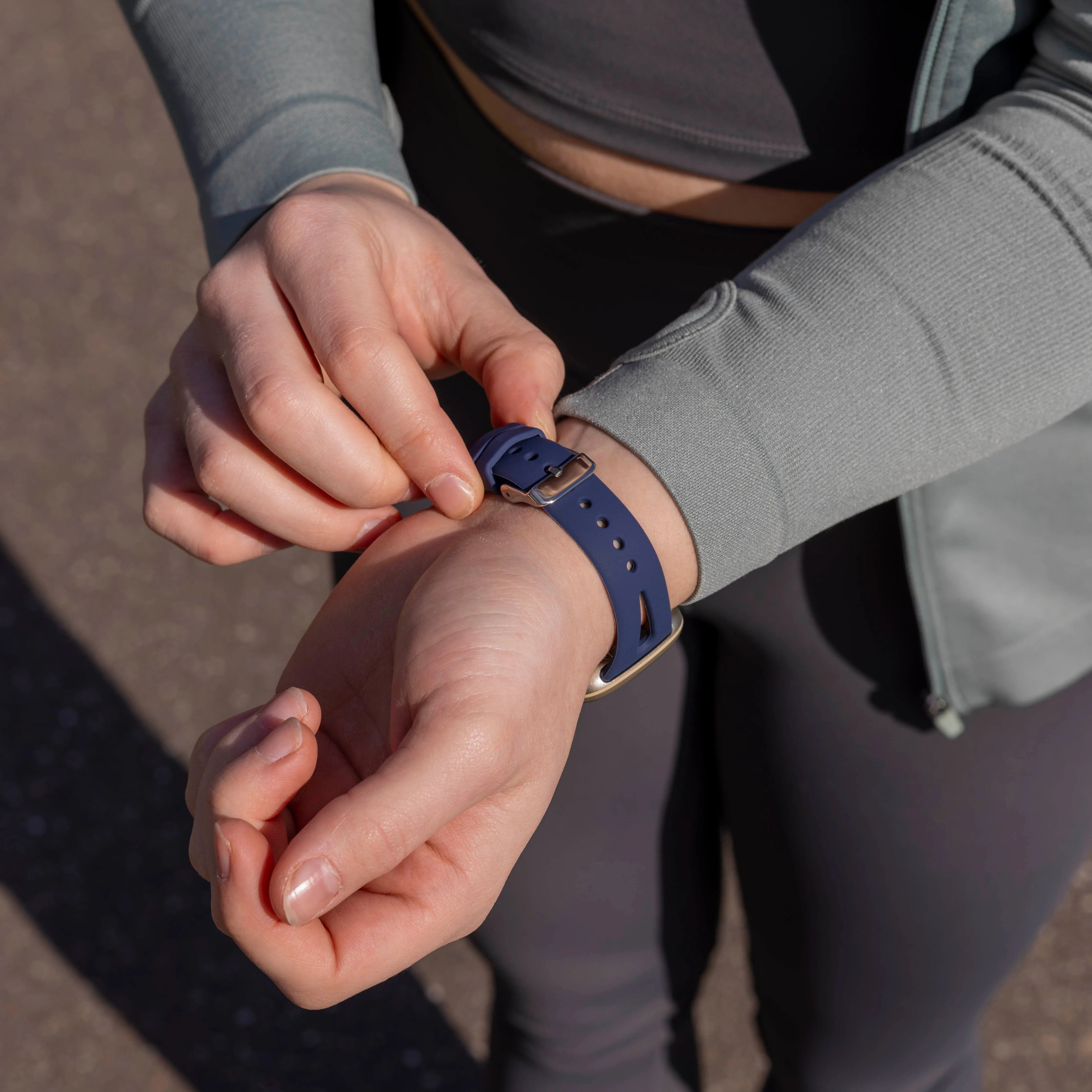 Fitbit Versa 3 Luxus-Silikonarmband (Dunkelblau)