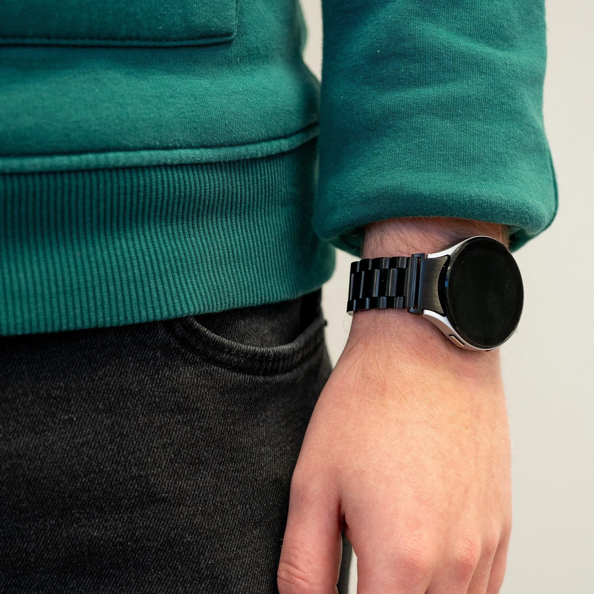 Steel Strap 'Classic', black, lifestyle photo