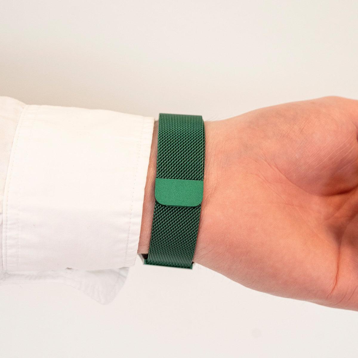 Milanese Strap 'One Push', green, lifestyle photo