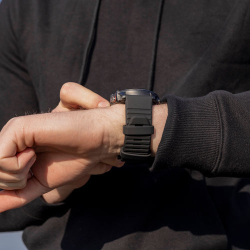 Bandz Garmin Fenix 7x Silikonarmband mit Schnallenverschluss (Schwarz)