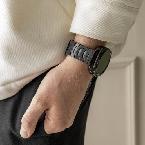 Titanium Strap 'Iron', black, lifestyle photo