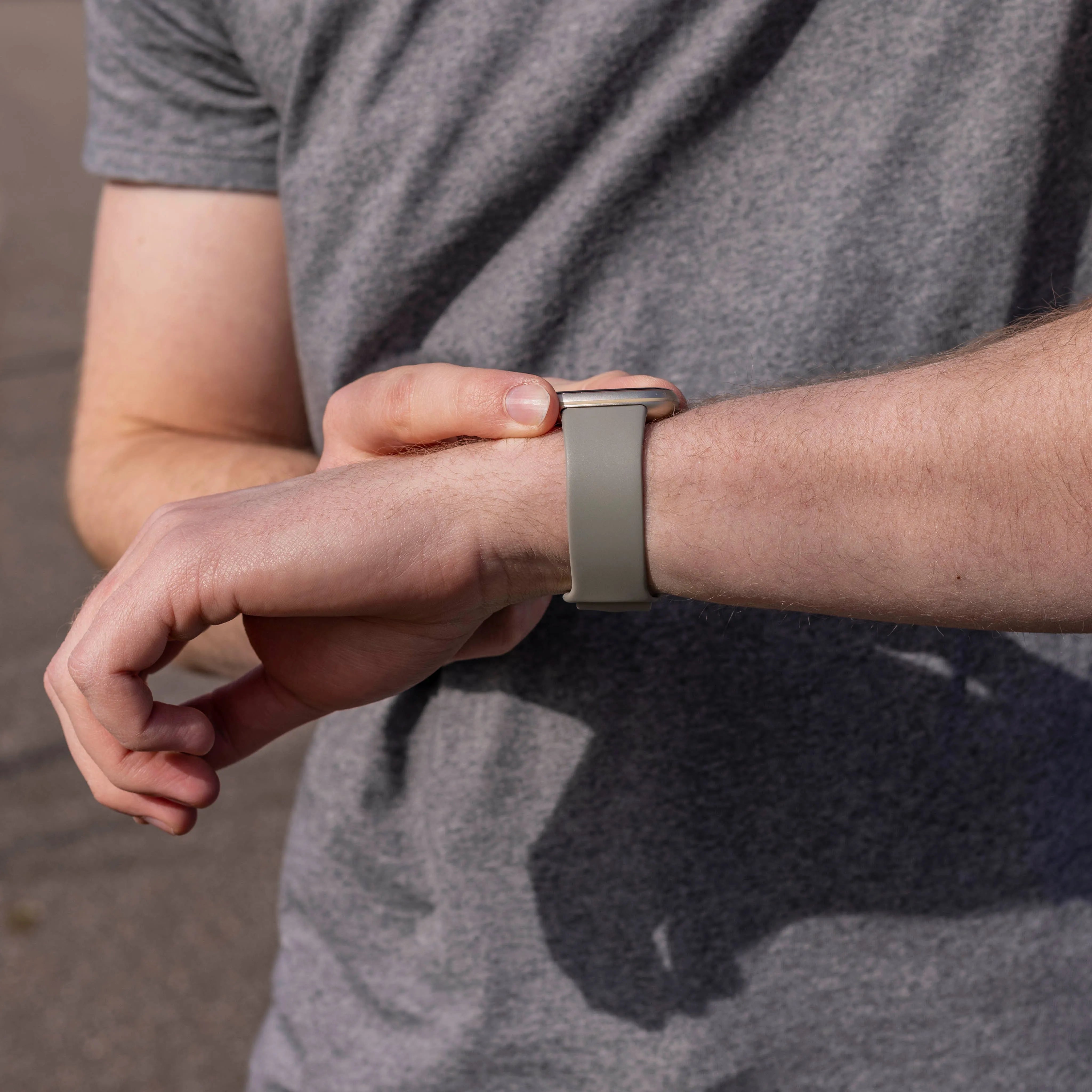 Bracelet silicone classique Fitbit Sense 2 (gris)