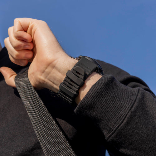 Bandz Garmin Fenix 7x Silikonarmband mit Schnallenverschluss (Schwarz)