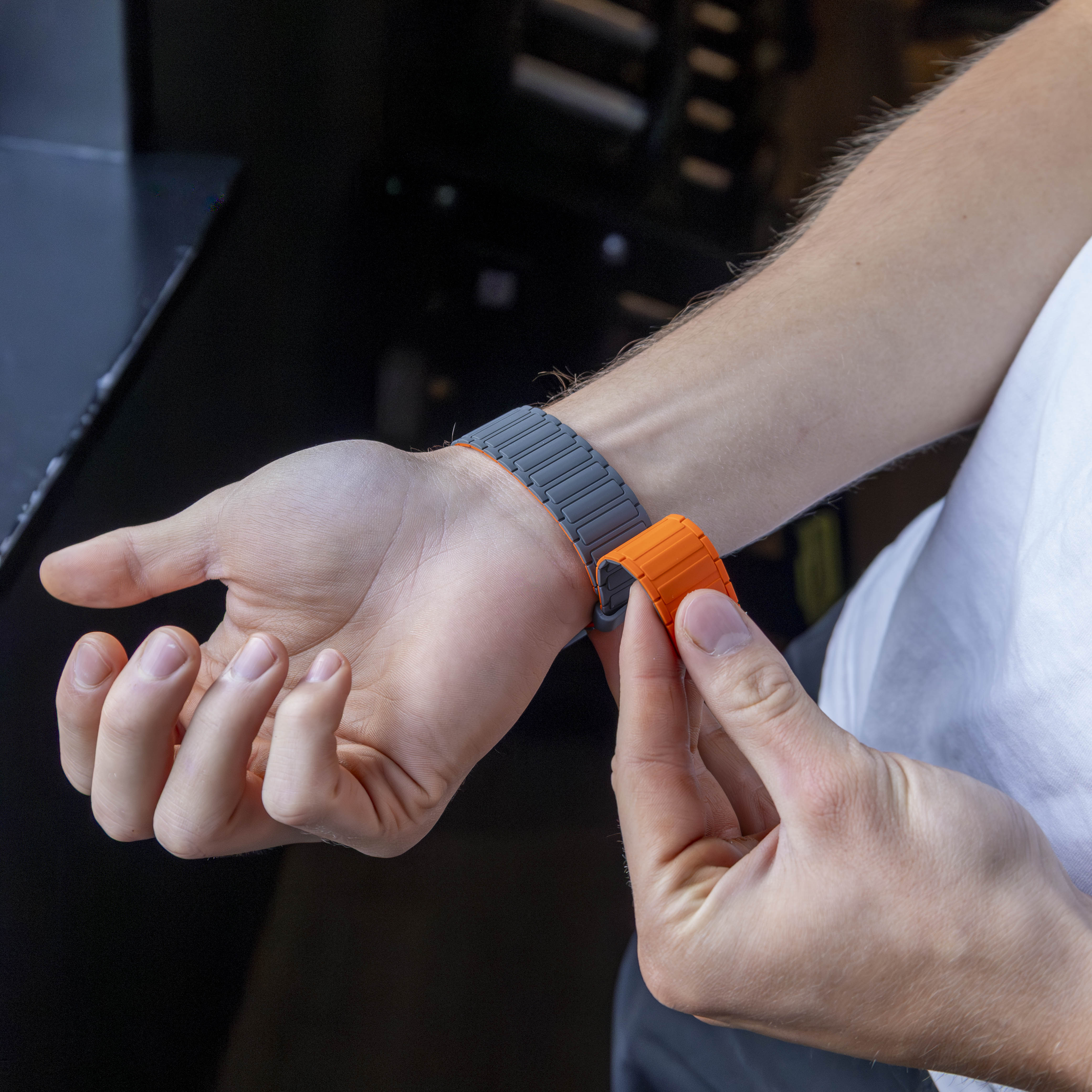 Correa silicona magnética Samsung Galaxy Watch Ultra (gris/naranja) 