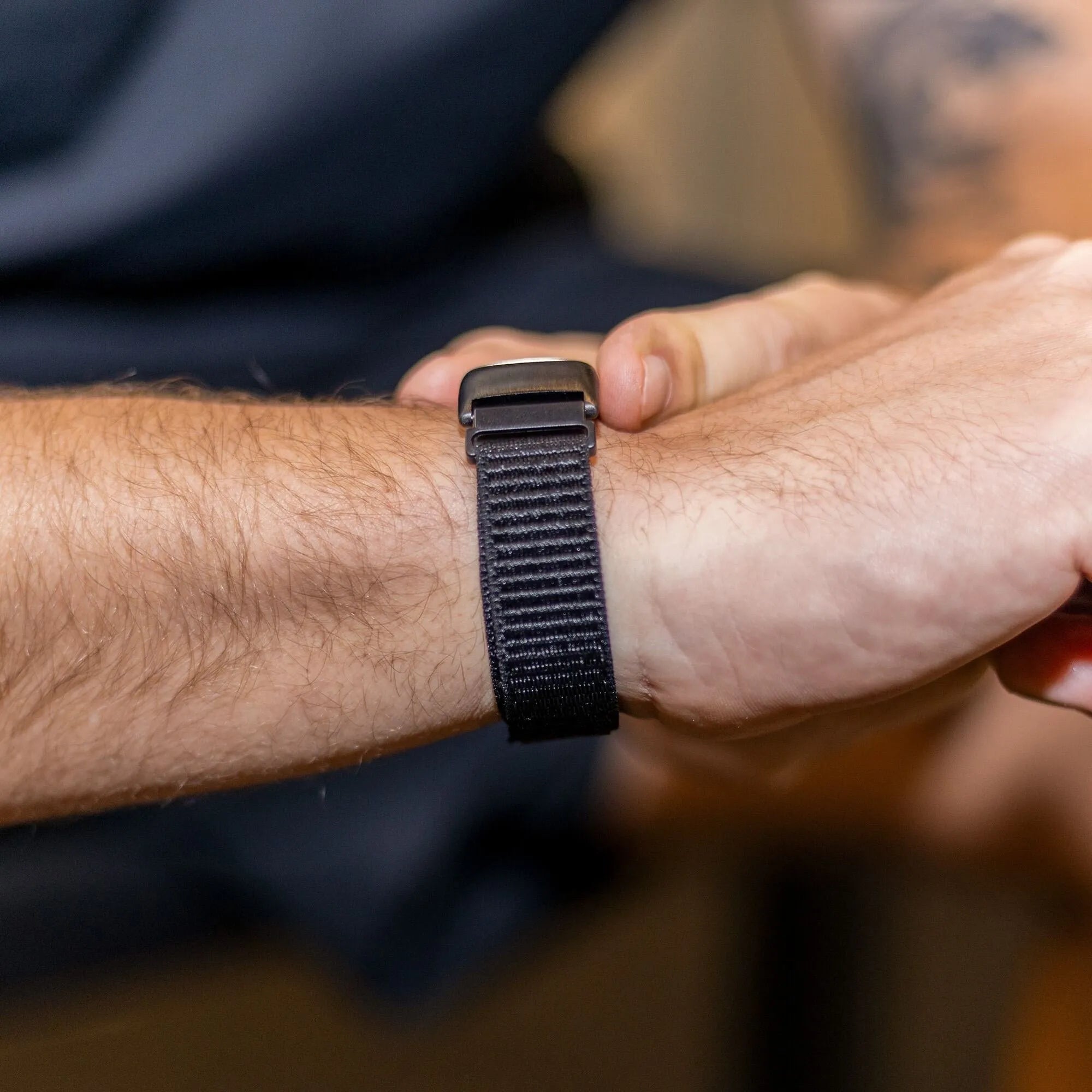 Fitbit Charge 5 Nylonarmband (Schwarz)