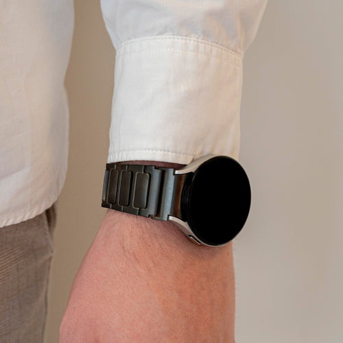 Titanium Strap 'One Push', graphite, lifestyle photo