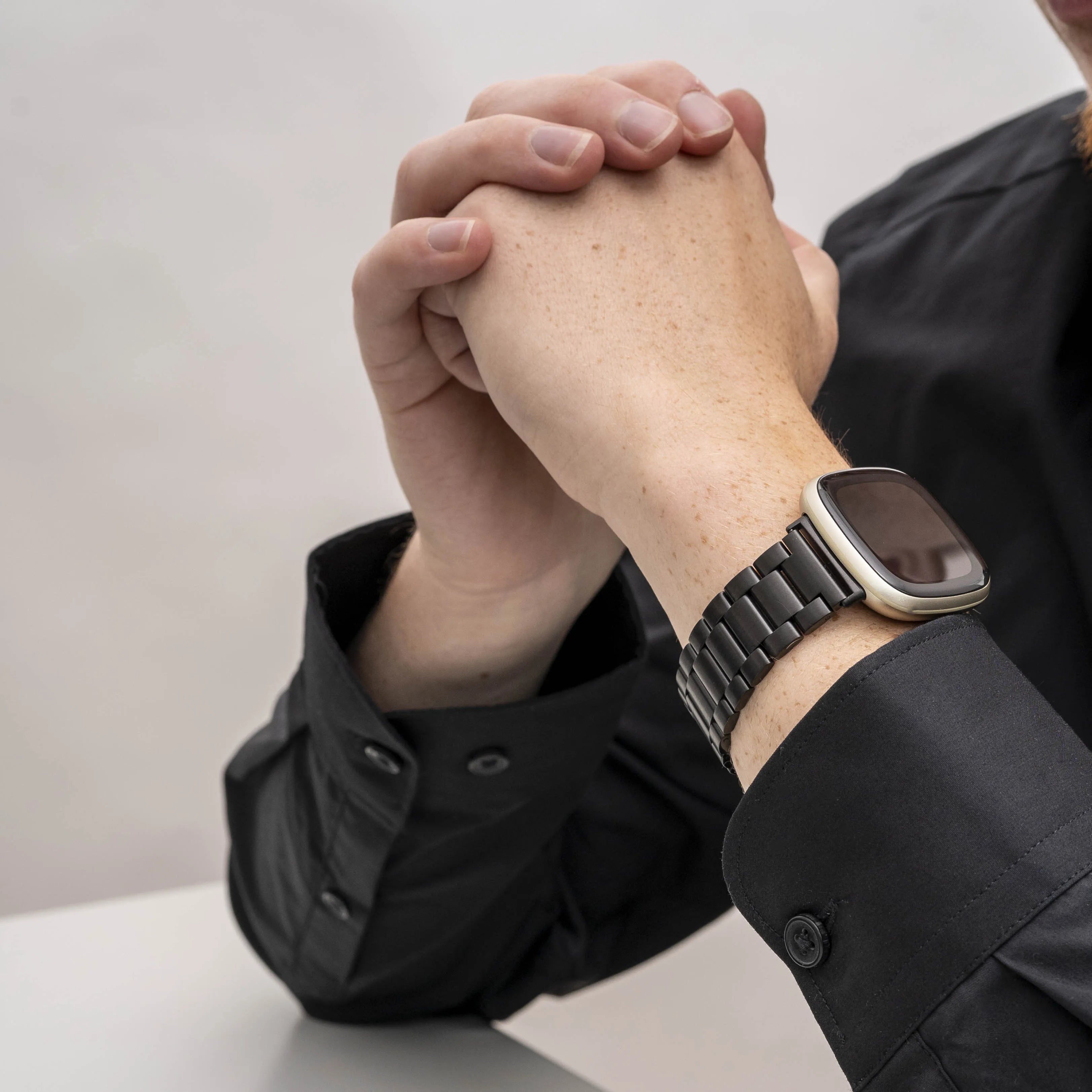 Fitbit Sense Gliederarmband (Schwarz)