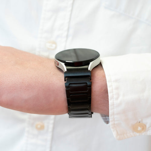 Titanium Strap 'One Push', black, lifestyle photo