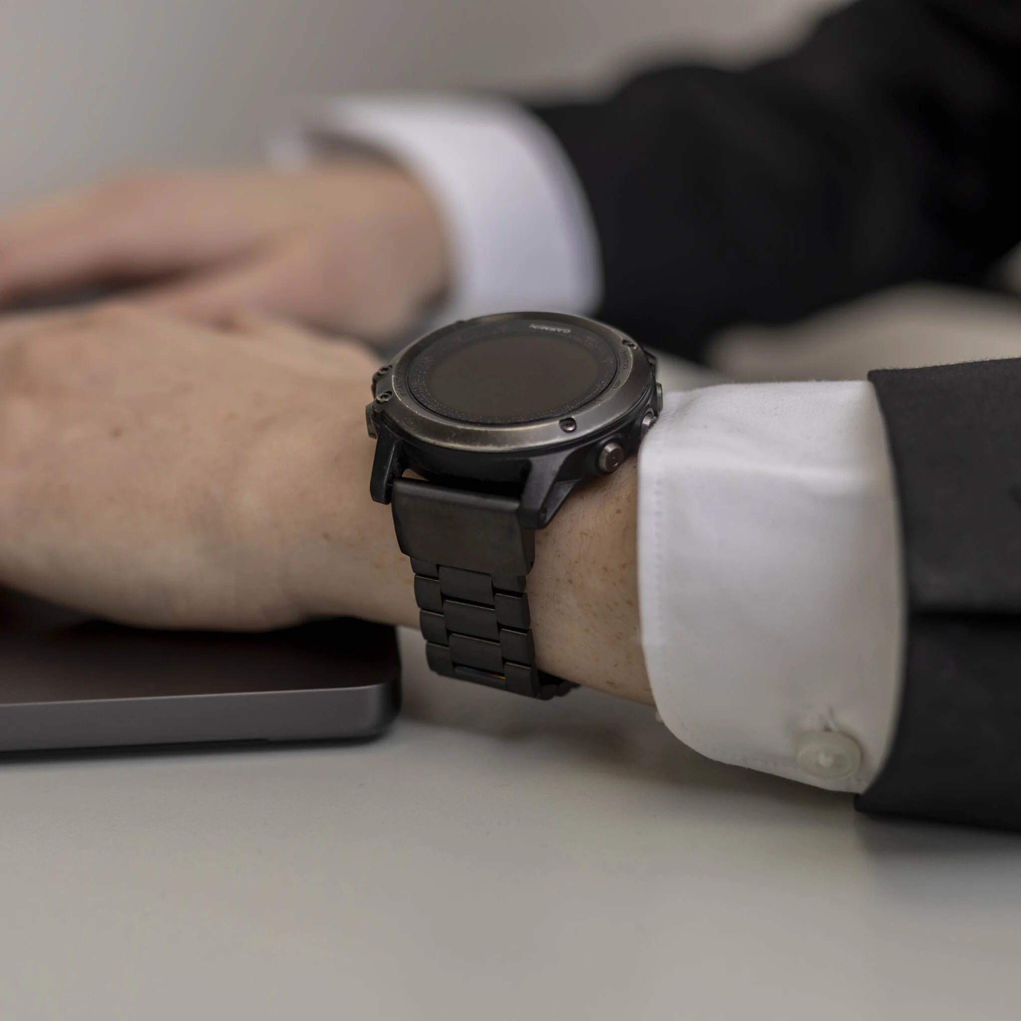 Garmin Instinct Stahlarmband (Schwarz)