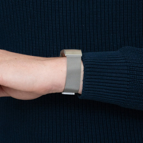 Bandz Fitbit Charge 4 Milanese Loop Armband (Silber)