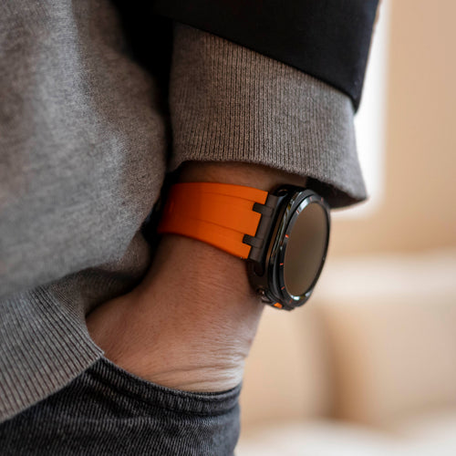 Bandz Samsung Galaxy Watch Ultra Silikonarmband 'Luxe Liquid' (Orange mit Schwarz)