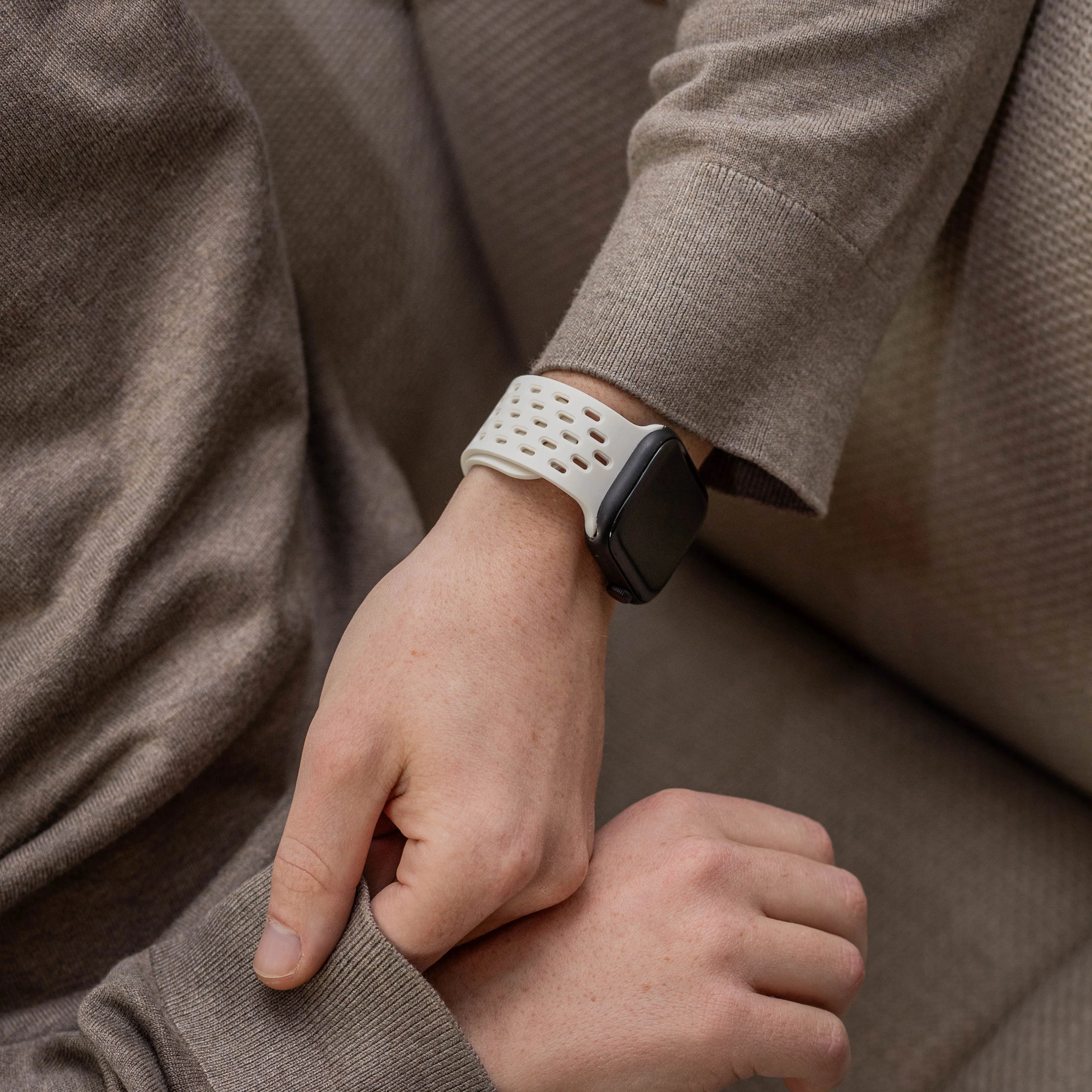 Apple Watch Silicone Air Strap with P-Buckle (White)