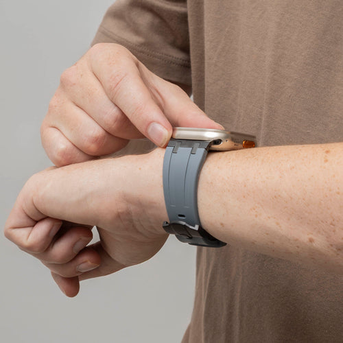 Apple Watch Ultra Luxus Liquid Silikonarmband (Dunkelgrau mit Schwarz)