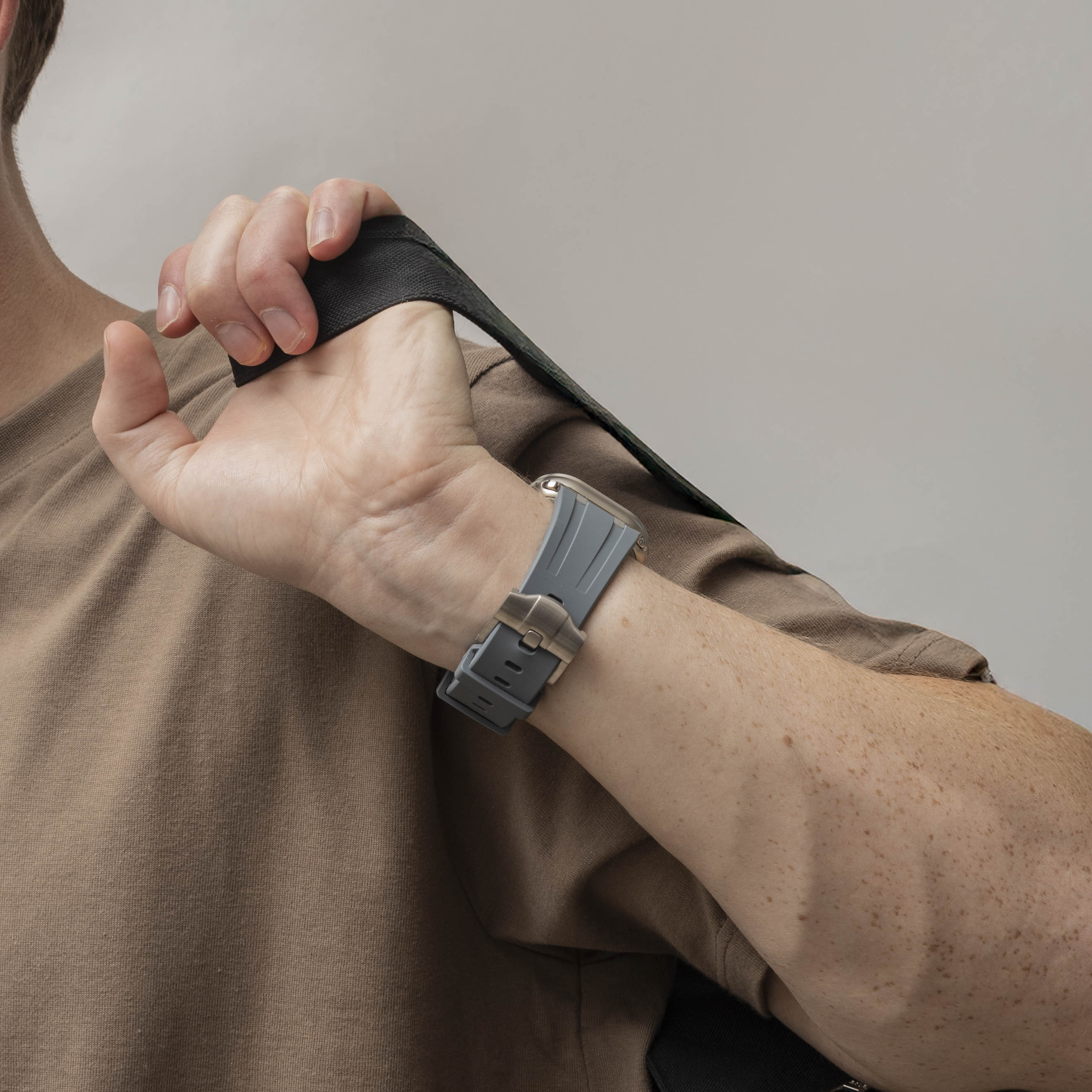 Apple Watch Ultra luxe liquid silicone band (donkergrijs met titanium)