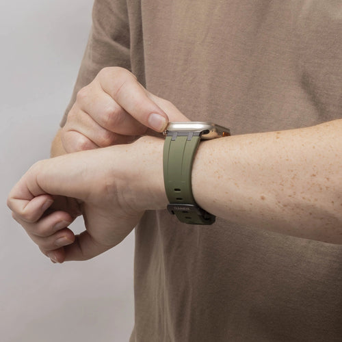 Bandz Apple Watch Silikonarmband 'Luxe Liquid' (Grün mit Schwarz)