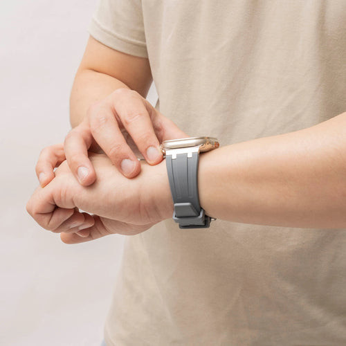 Bandz Apple Watch Silikonarmband 'Luxe Liquid' (Grau mit Silber)