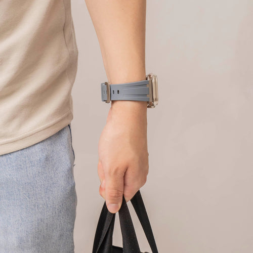 Bandz Apple Watch Silikonarmband 'Luxe Liquid' (Grau mit Silber)