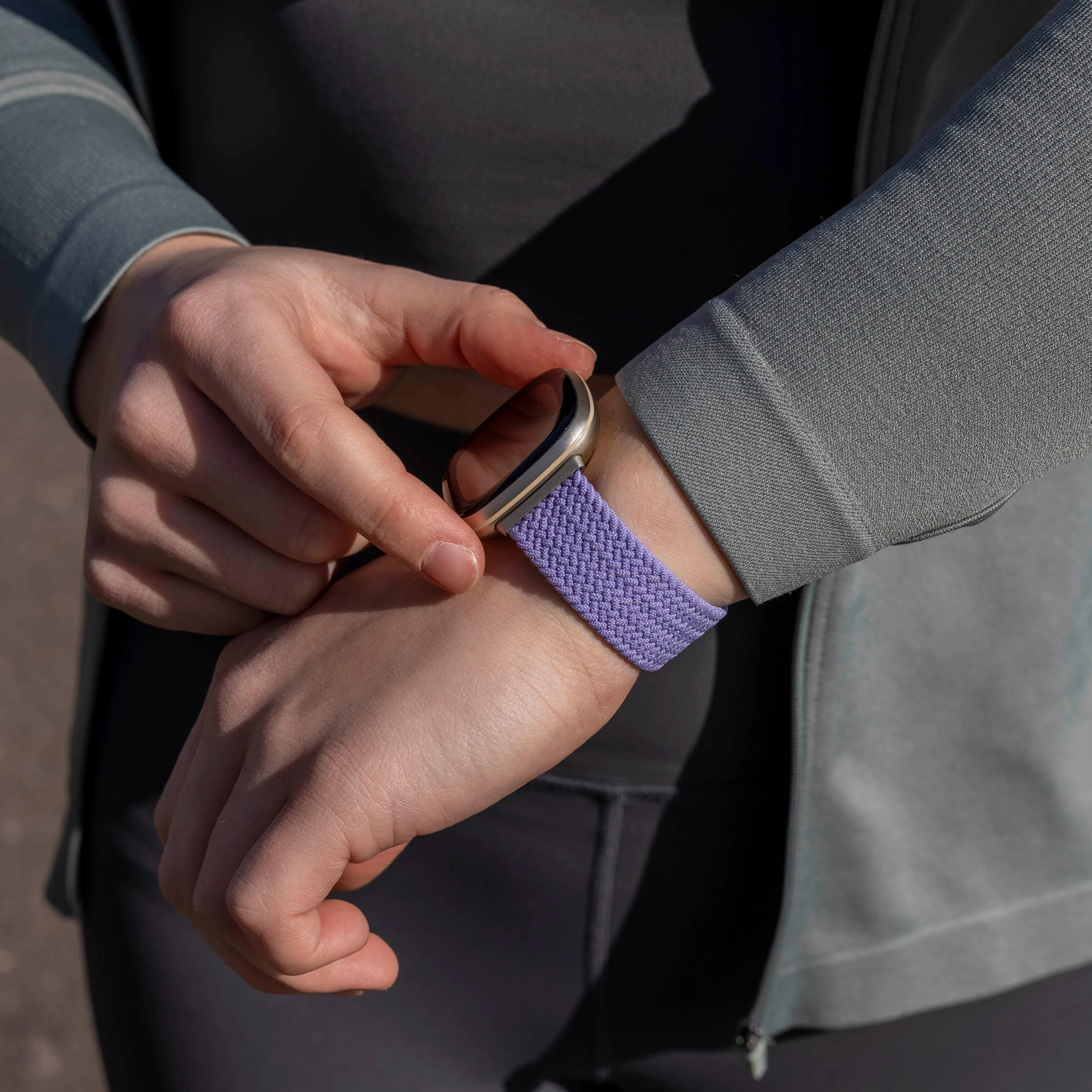 Correa trenzada ajustable Fitbit Sense (lila)