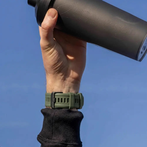 Garmin Instinct Sportarmband mit Schnalle (Olivgrün/Schwarz)