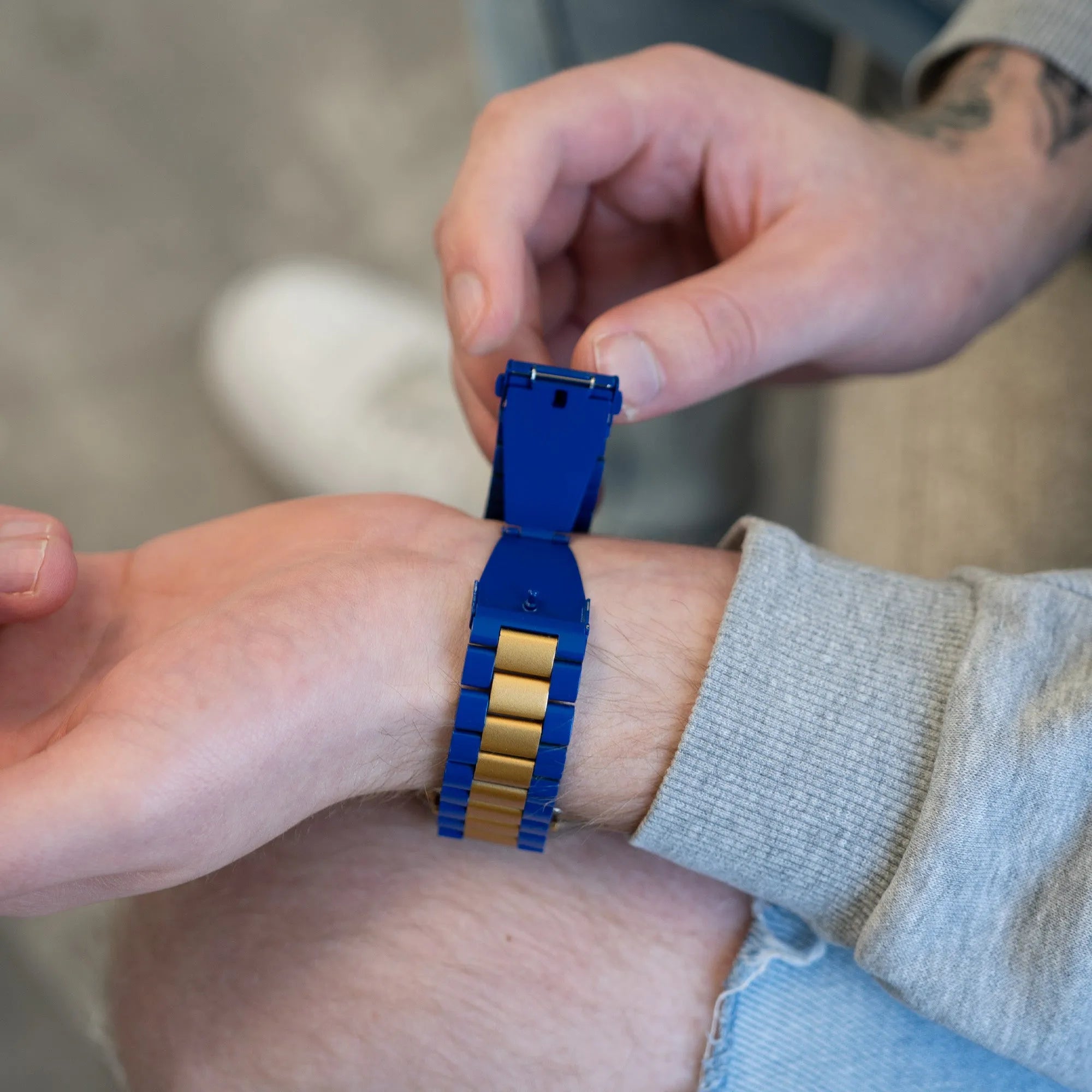 Apple_Staal_Blauw-Goud_B2