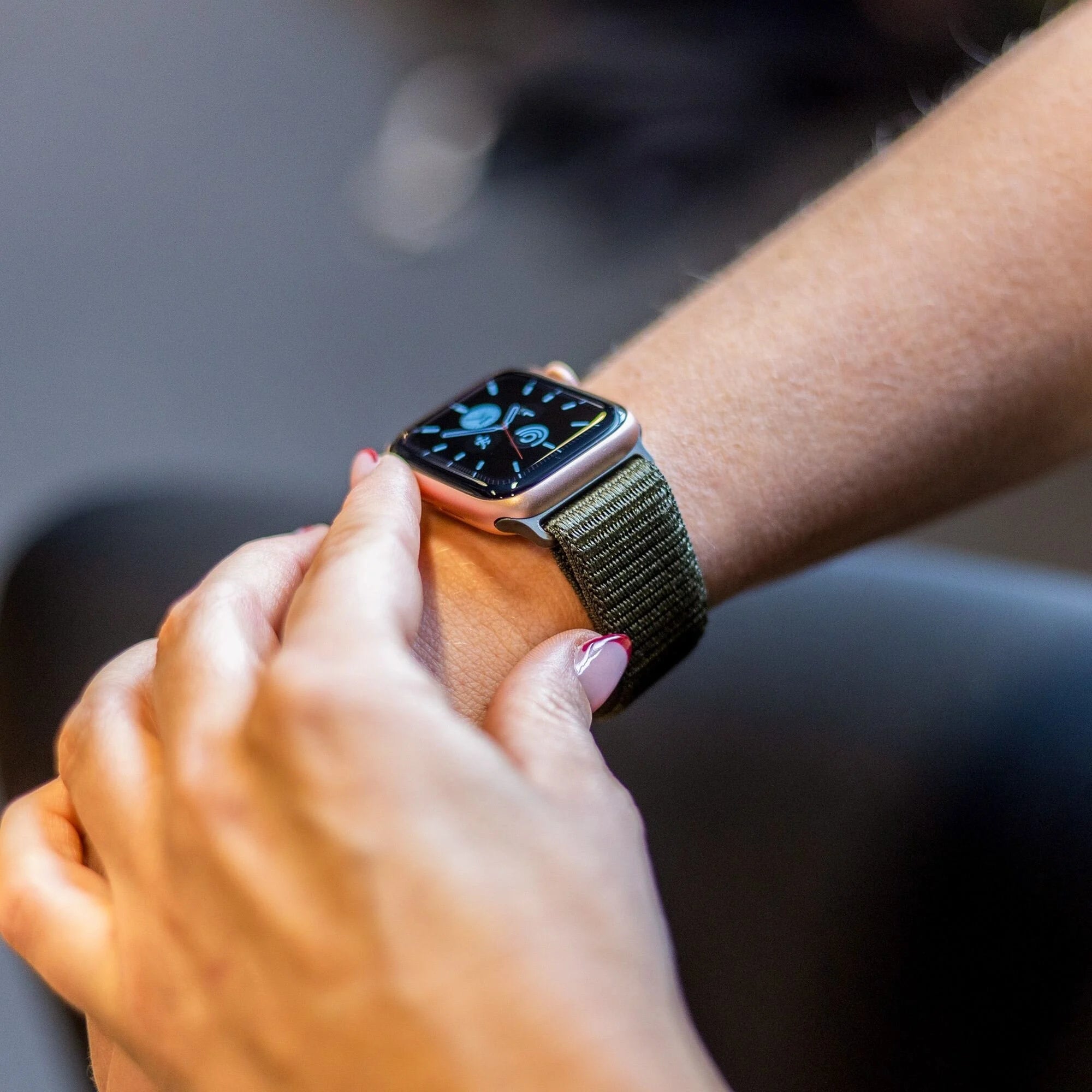 Apple Watch Nylon Loop Armband (Dunkelgrün)
