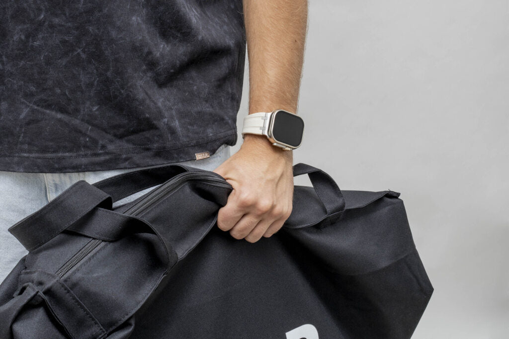Balr. Apple Watch Ultra flüssiges Silikonarmband (Beige/Titan)