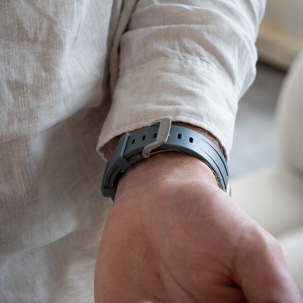 Bandz Correa silicona 'Luxe Liqiud' Apple Watch (gris con plata)