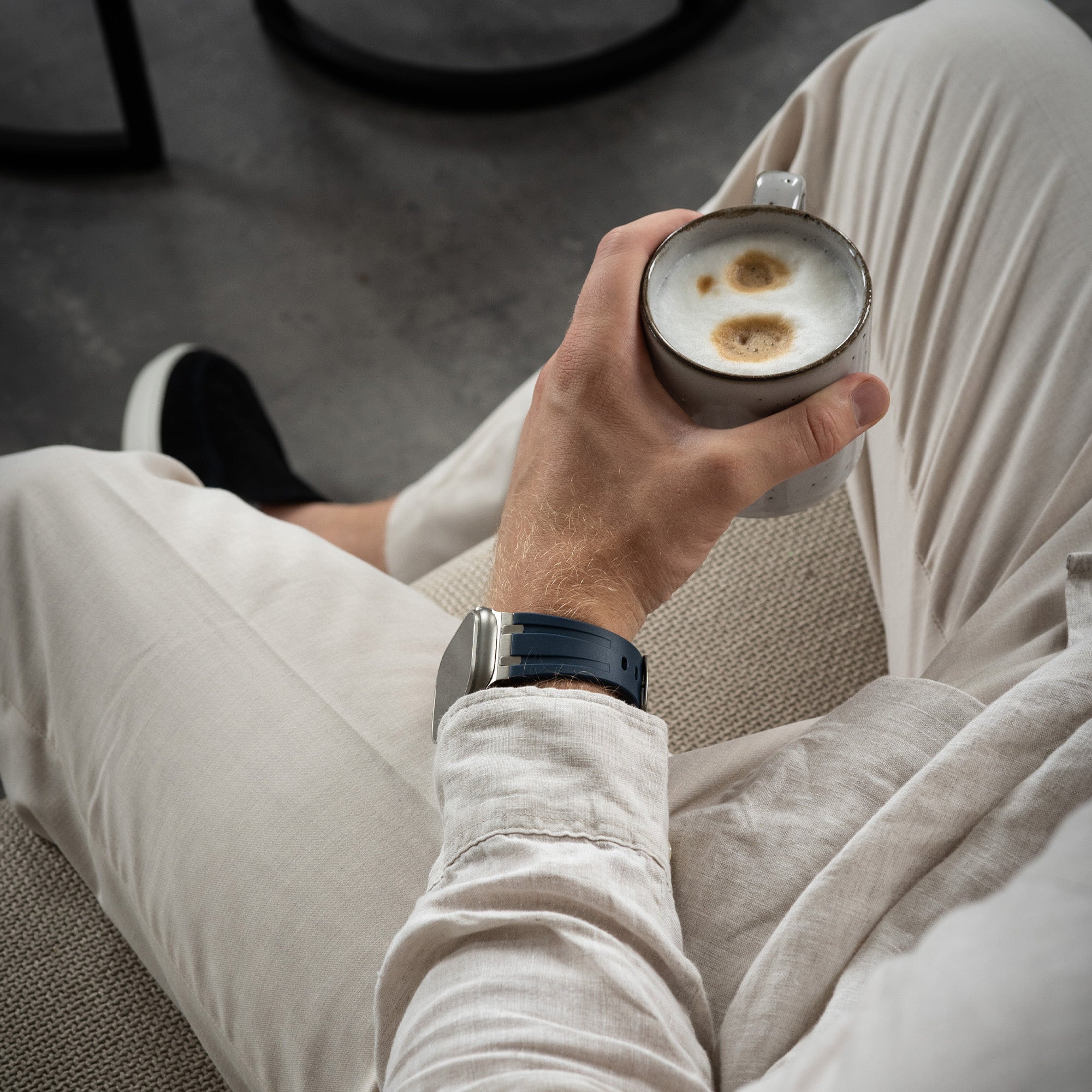 Bandz Apple Watch Silikonarmband 'Luxe Liquid' (Blau mit Silber)