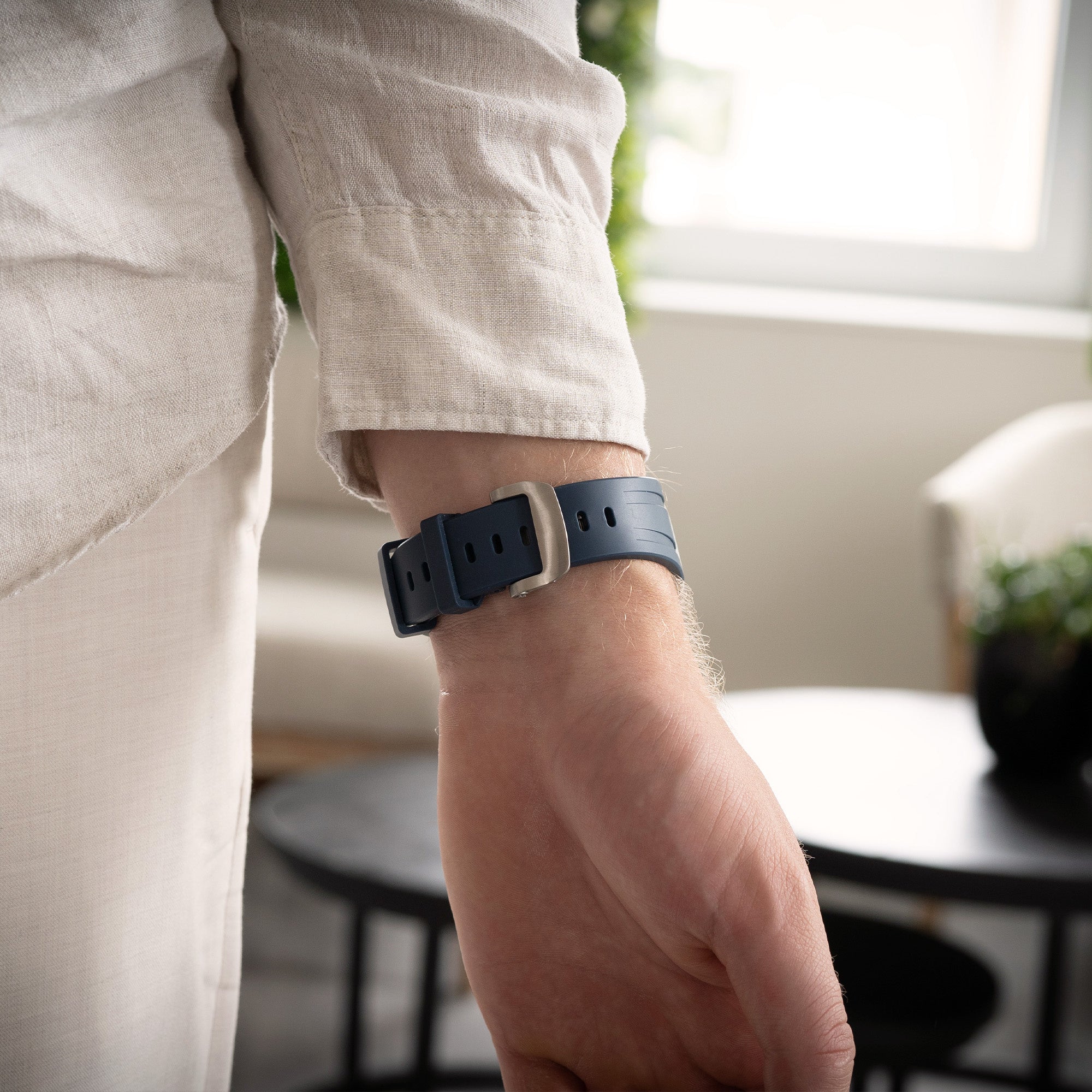 Bandz Apple Watch Silikonarmband 'Luxe Liquid' (Blau mit Silber)