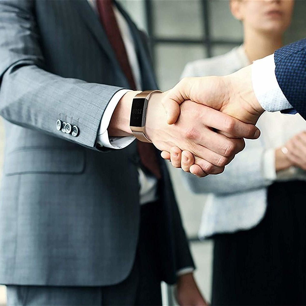 Fitbit Charge 4 Milanese Armband (Roségold)