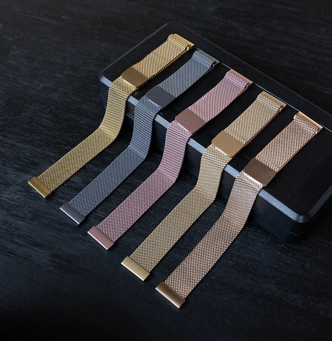 Fitbit Charge 5 Milanese-Armband (Regenbogen)