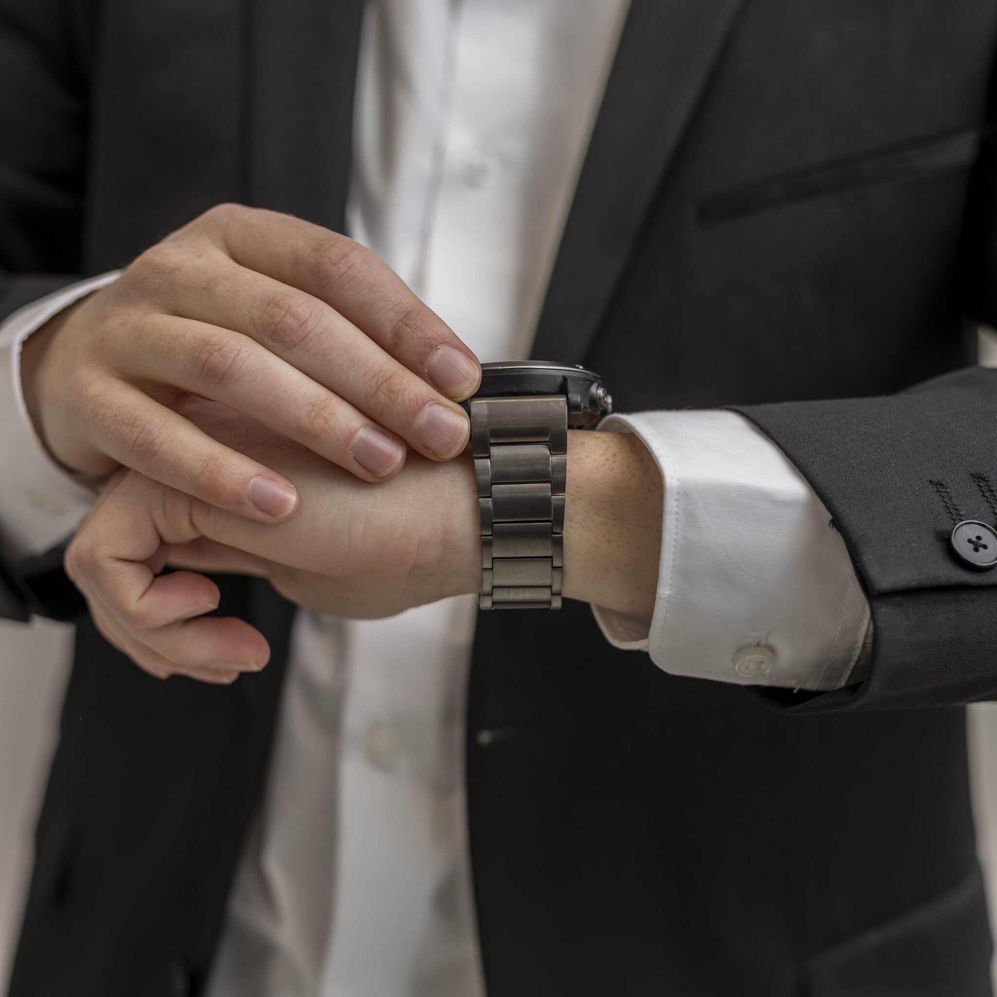 Correa titanio magnético Garmin Fenix E (grafito)