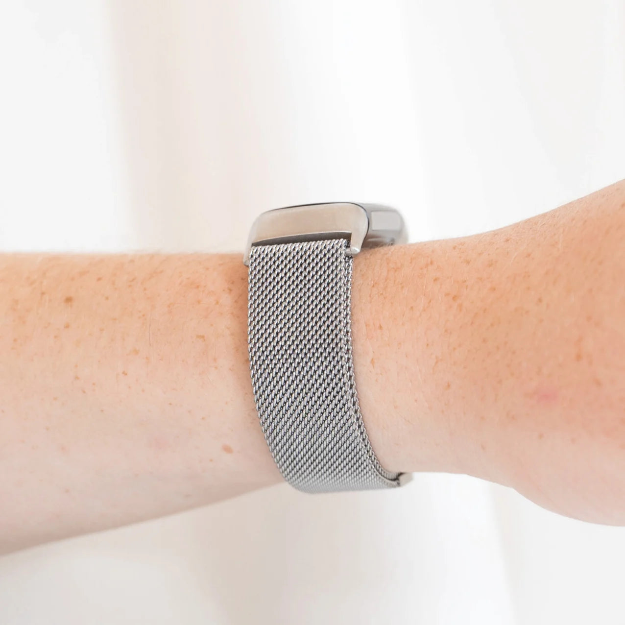 Fitbit Charge 5 Milanese-Armband (Silber)