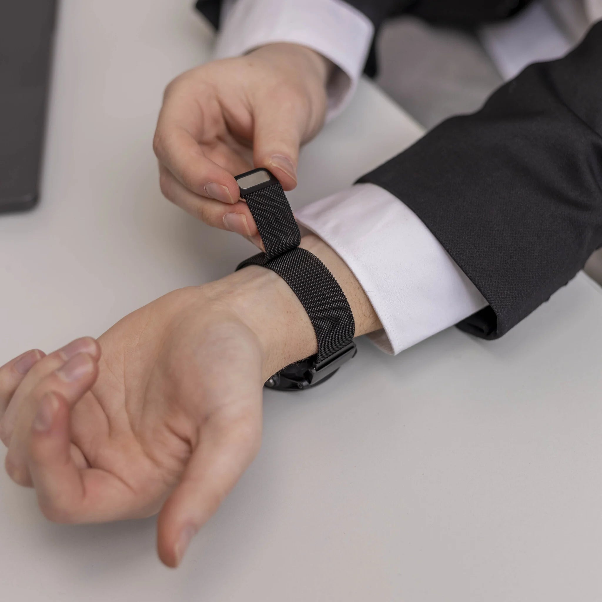 Garmin Fenix 7 Milanese-Armband (Schwarz)