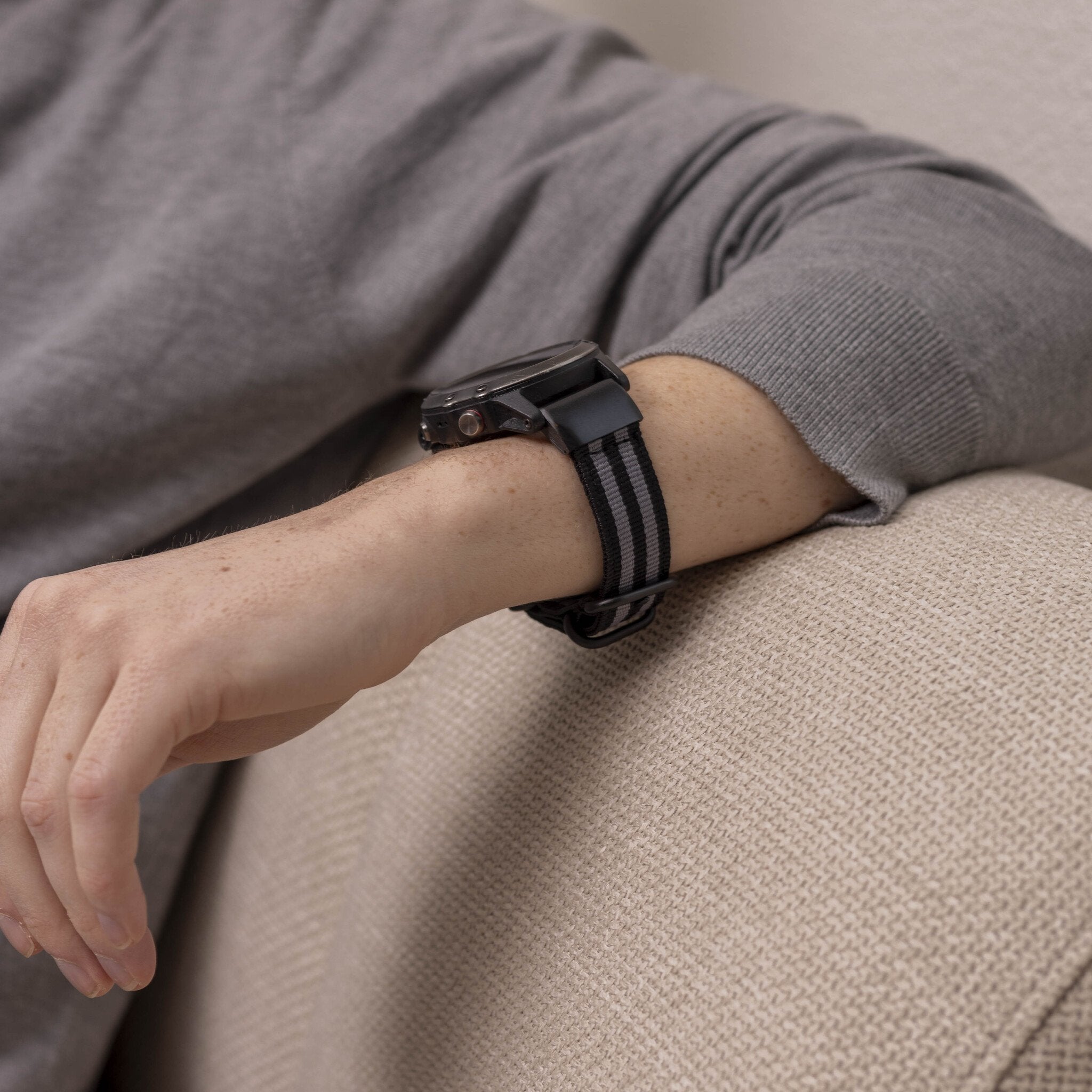 Garmin Descent MK2(i) Nylon Strap with Buckle (Black/Grey)