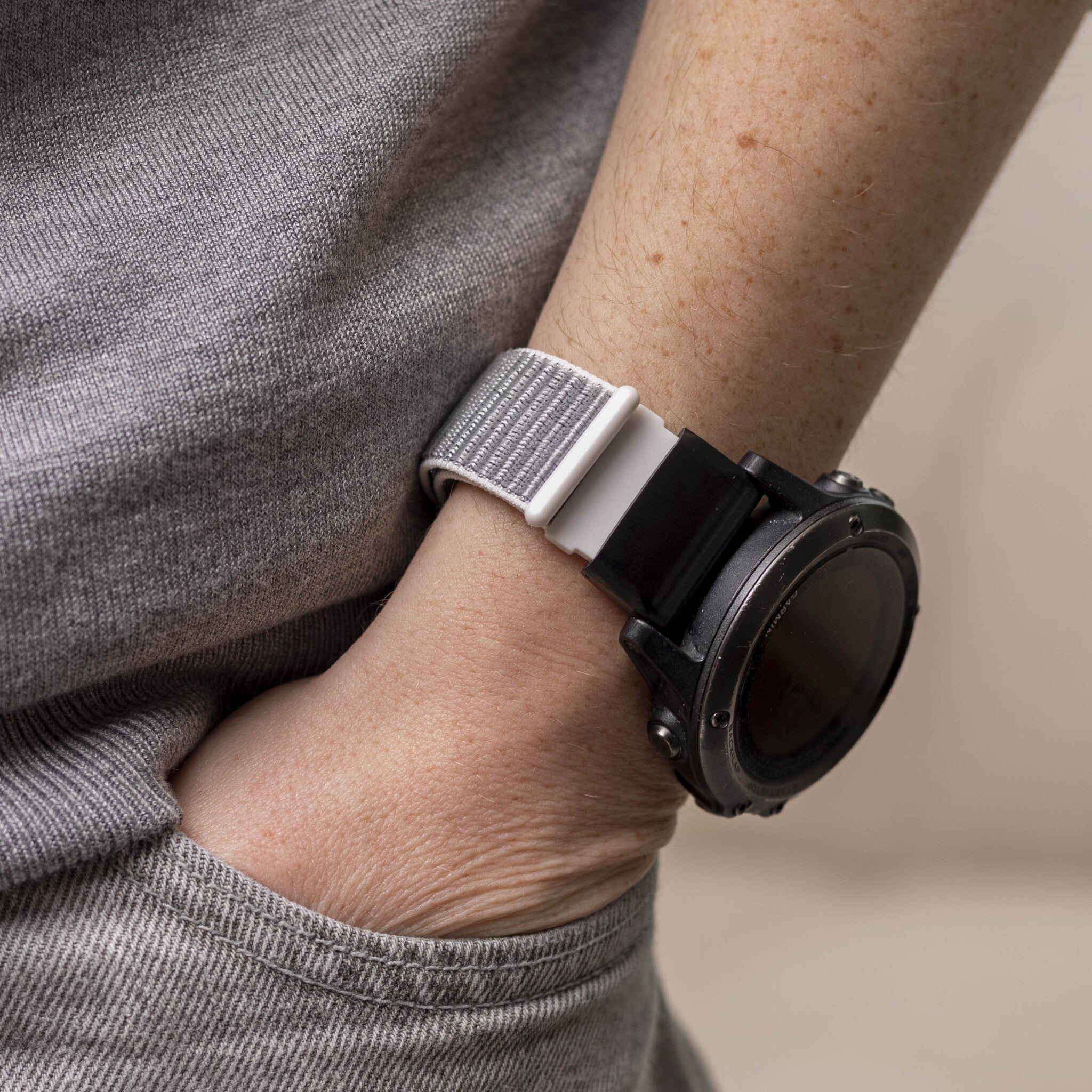 Garmin Quatix 8 - 51mm Nylonarmband (Muschelweiß)
