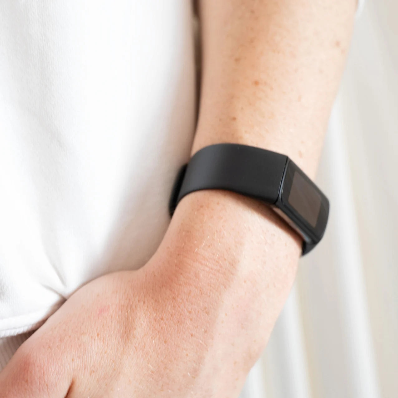 Fitbit Charge 6 Silikonarmband (Schwarz)