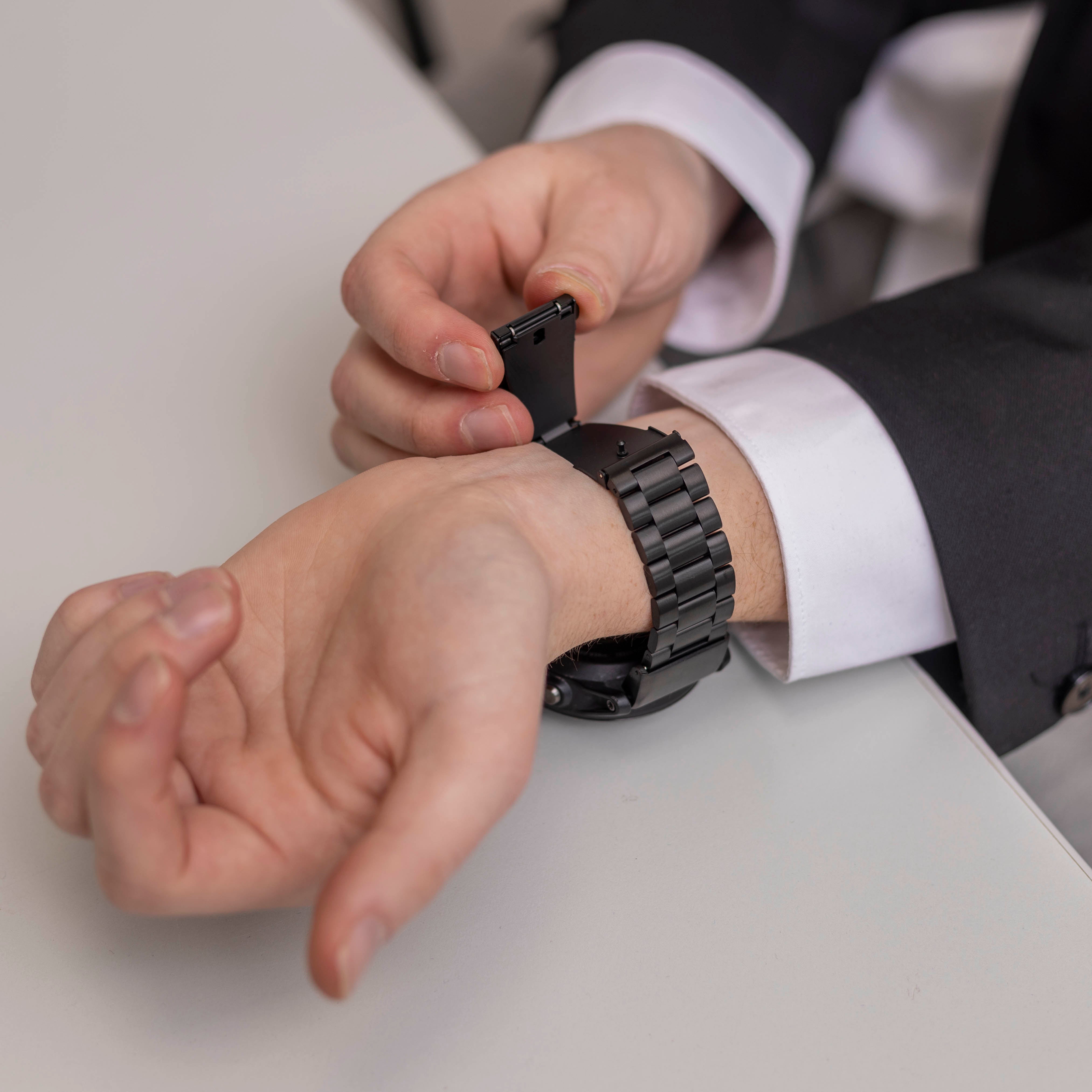 Garmin Quatix 3 / 6x / 7x Solar Steel Strap (Black)