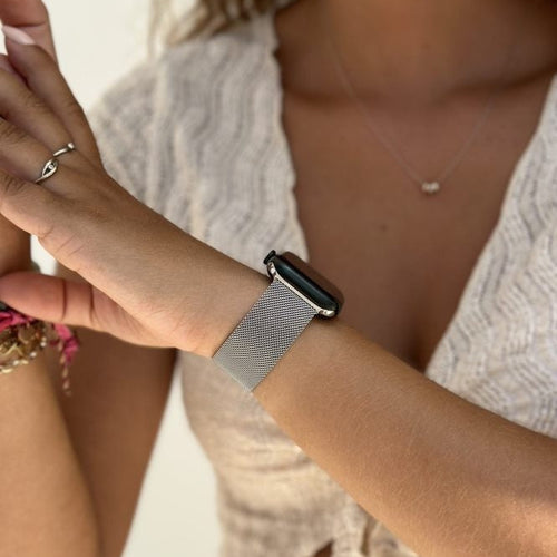 xoxo Wildhearts Apple Watch Milanaise Armband (Silber)